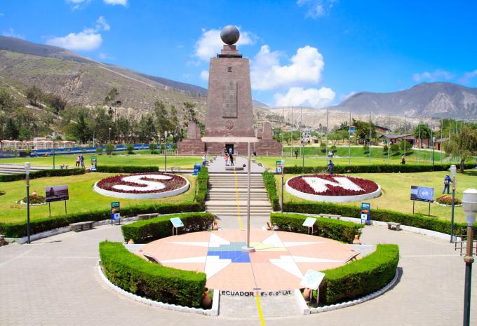 Mitad del Mundo, Quito