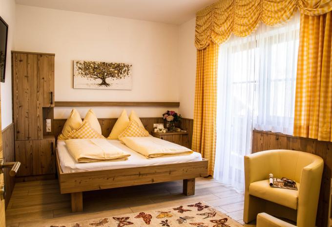 Zimmerbeispiel: Standard Doppelzimmer Balkon