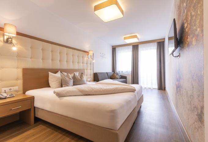 Zimmerbeispiel, Doppelzimmer Balkon "Family"