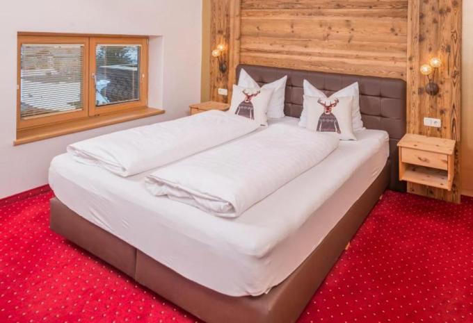 Zimmerbeispiel Standard Vierbettzimmer Balkon Bergblick