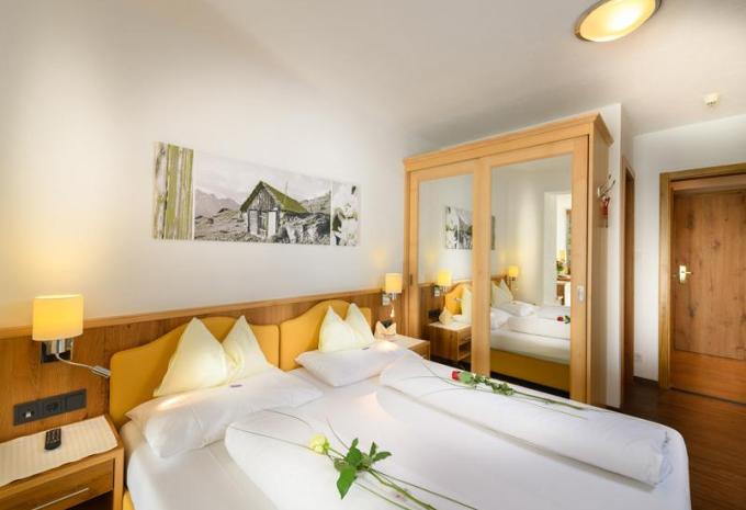 Zimmerbeispiel, Doppelzimmer Classic Balkon/Terrasse/franz.Balkon Haus Schönruh