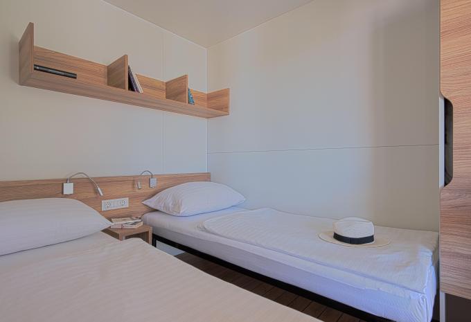 Zimmerbeispiel, Premium Mobile Home Jacuzzi Terrasse "Salumbra"