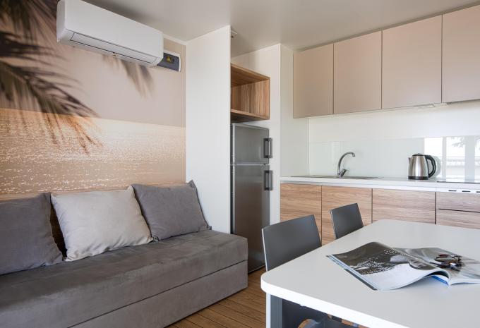 Zimmerbeispiel, Premium Mobile Home Jacuzzi Terrasse "Salumbra"