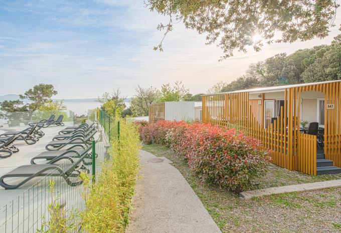 Zimmerbeispiel, Premium Mobile Home Jacuzzi Terrasse "Relax Salumbra"