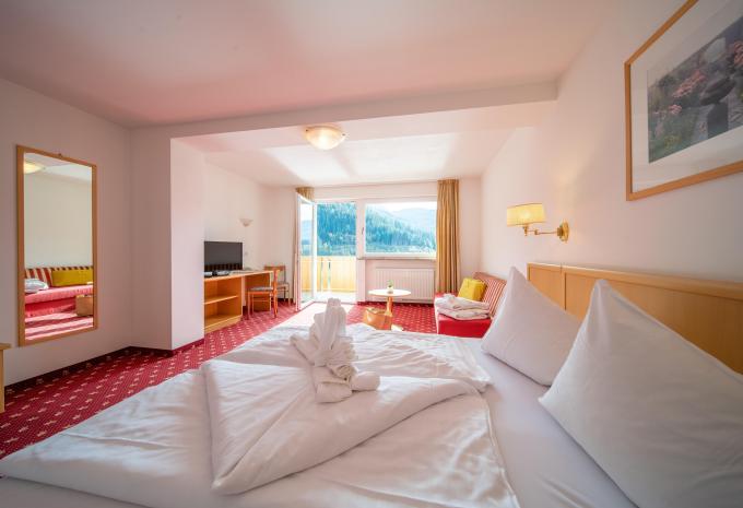 Zimmerbeispiel, Mehrbettzimmer Balkon Seeblick