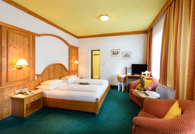 Zimmerbeispiel, Doppelzimmer Standard Balkon Dreitorspitze