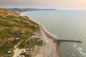 Karpen Beach, Kavaje