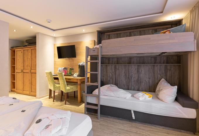 Zimmerbeispiel: Superior Mehrbettzimmer Balkon