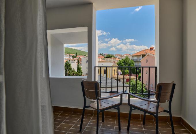 Zimmerbeispiel, Doppelzimmer mit Zustellbett Balkon