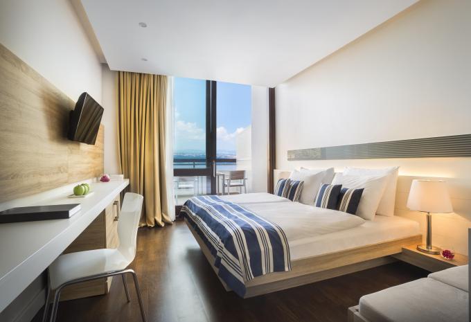 Zimmerbeispiel, Doppelzimmer (DZ) „Premium Balkon Meerblick“