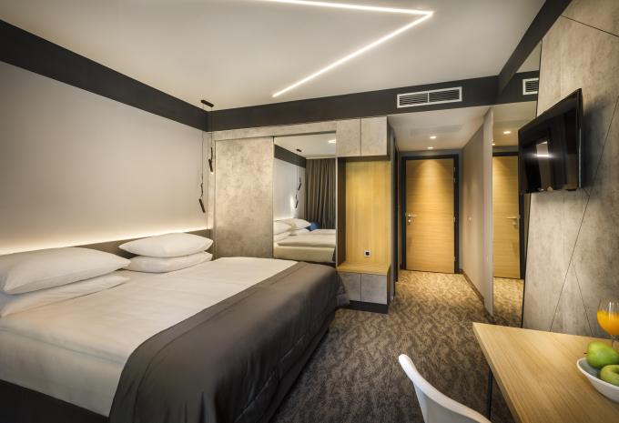 Zimmerbeispiel, Doppelzimmer (DZ) „Superior Straßenblick“