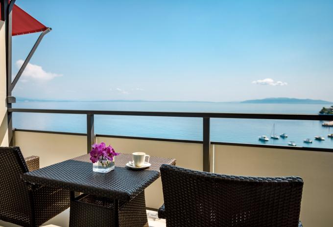 Zimmerbeispiel, Doppelzimmer (DZ) „Superior Balkon Meerblick“