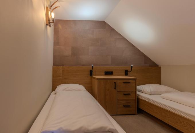 Zimmerbeispiel: Standard Familienzimmer Mansarde Balkon