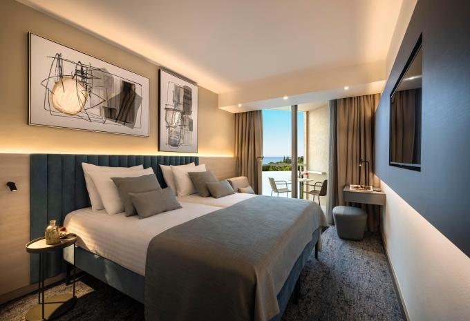 Zimmerbeispiel, Doppelzimmer (DZ) „Superior Balkon Meerseite S2BM