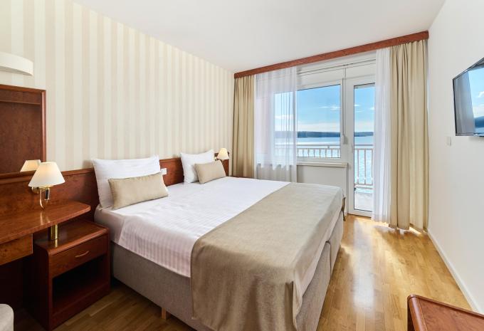 Zimmerbeispiel, Standard Doppelzimmer Meerblick Balkon S2BS