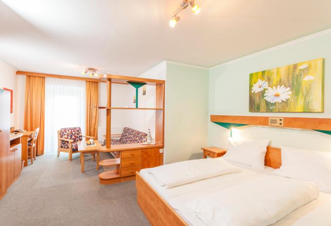 Zimmerbeispiel: Economy Doppelzimmer Balkon Bergblick "Blumenzimmer"