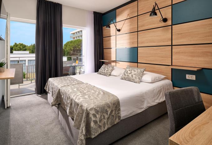 Zimmerbeispiel, Doppelzimmer Superior Balkon Parkseite "Villa Imperial"