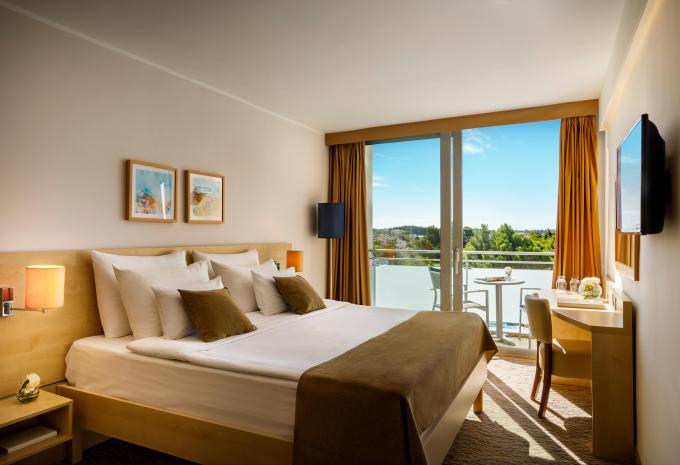 Zimmerbeispiel, Doppelzimmer (DZ) „Meerseite Balkon 2 SU2SB“