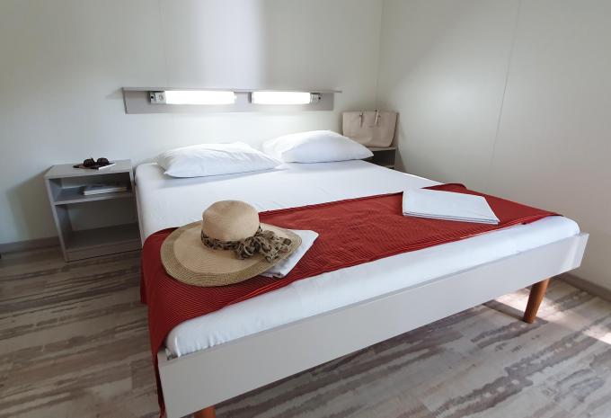 Zimmerbeispiel, Standard Bungalow 2 Erwachsene + 1 Kind Terrasse