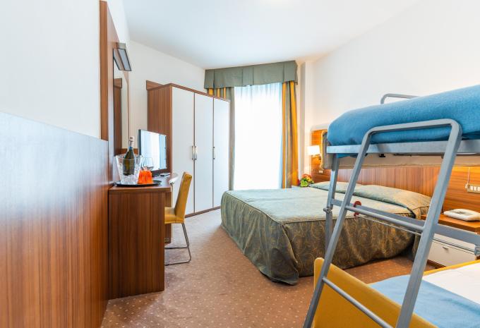 Beispiel Mehrbettzimmer Standard Balkon