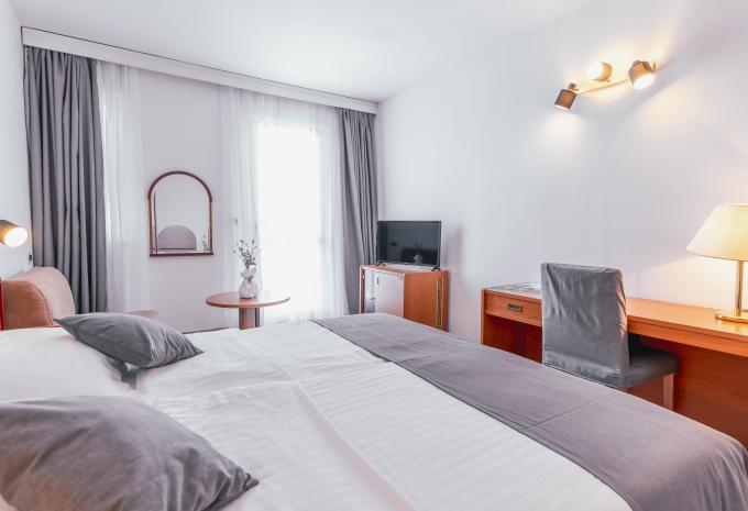 Zimmerbeispiel, Superior Doppelzimmer Balkon Parkblick TPB