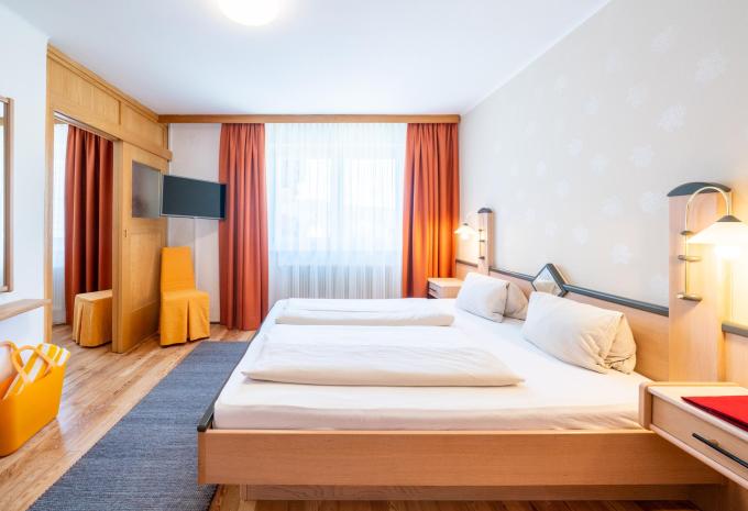 Zimmerbeispiel: Standard Doppelzimmer "Mirnock"