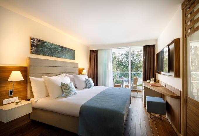 Zimmerbeispiel, Familienzimmer (FZ) „Parkseite Balkon 2+2 SU4PB“