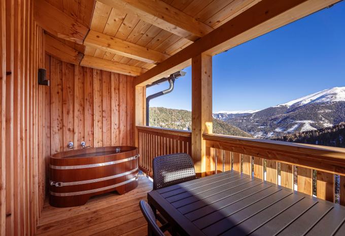 Wohnbeispiel: Standard Ferienhaus Apartment Hot Tub ohne Whirlpool-Funktion 8 Personen Terrasse