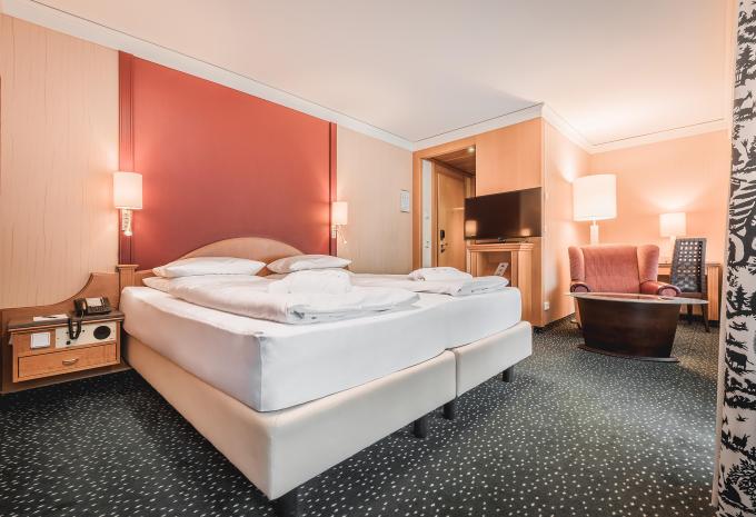 Zimmerbeispiel: Deluxe Dreibettzimmer Balkon