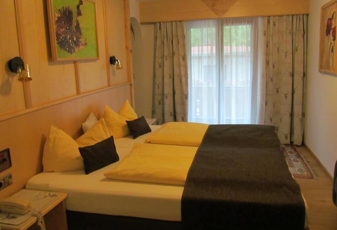 Zimmerbeispiel: Standard Doppelzimmer "Balkon"