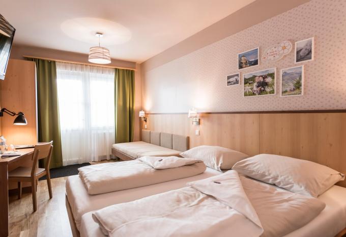 Zimmerbeispiel: Standard Familienzimmer Schlafsofa 1 Person Balkon oder Terrasse