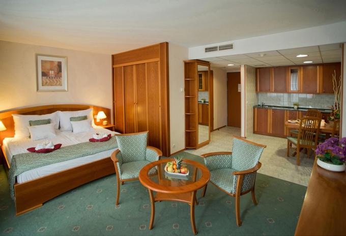 Zimmerbeispiel, Doppelzimmer (DZ) „Standard Balkon Stadtblick“