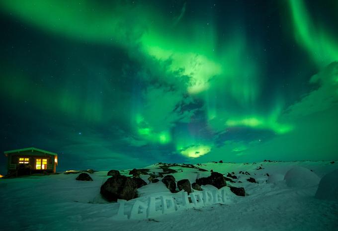 Igloo Lodge mit Nordlichtern