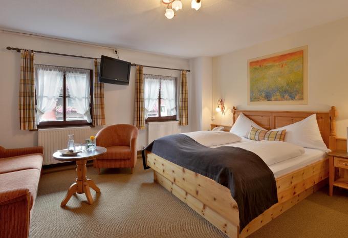 Zimmerbeispiel, Doppelzimmer Basic Straßenseite
