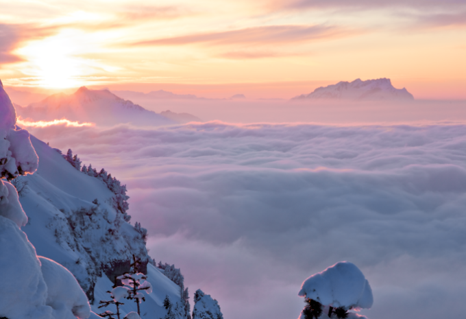 Nebelmeer über dem Vierwaldstättersee, Hintergrund : Pilatus