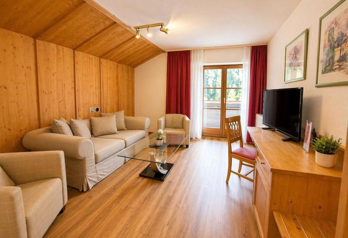 Zimmerbeispiel: Junior Suite "Comfort" Balkon (1 - 2 Zustellbetten)