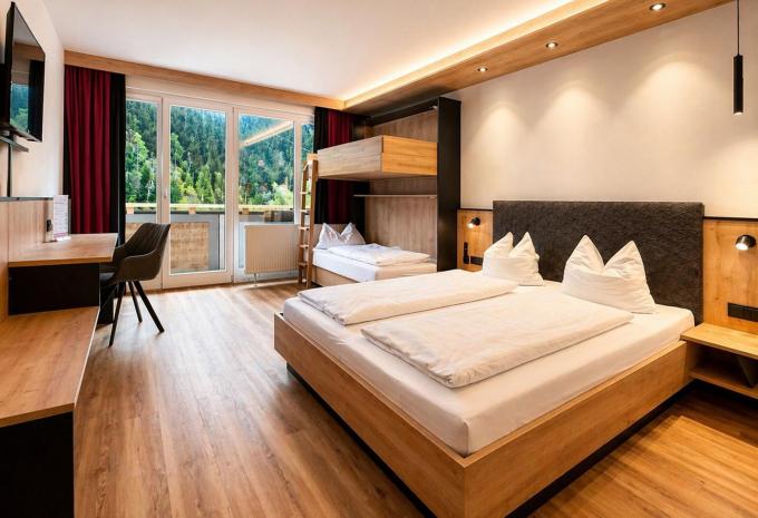 Zimmerbeispiel: Doppelzimmer "Standard" Balkon (1 - 2 Zustellbetten)