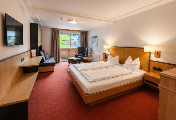 Zimmerbeispiel: Doppelzimmer "Comfort" Balkon (1 - 2 Zustellbetten)