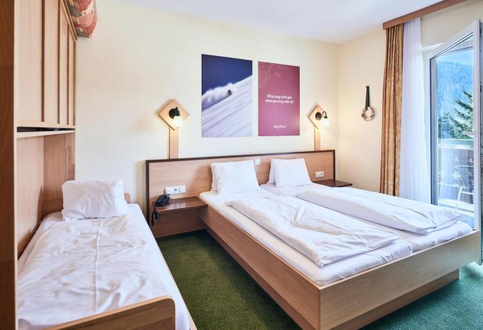 Zimmerbeispiel Doppelzimmer mit Zustellbetten