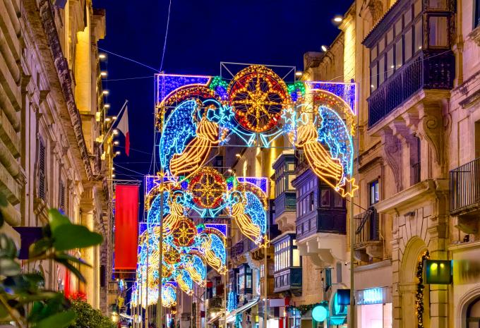 Valletta - weihnachtlich geschmückte Strasse