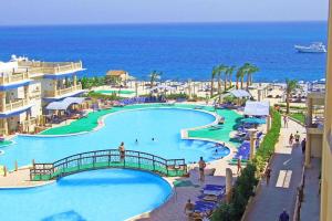 Sphinx Aqua Park Beach Resort****