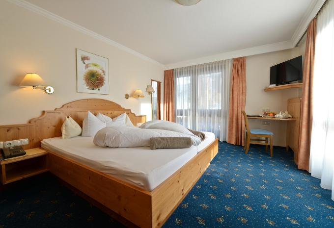 Zimmerbeispiel: Standard Doppelzimmer Balkon