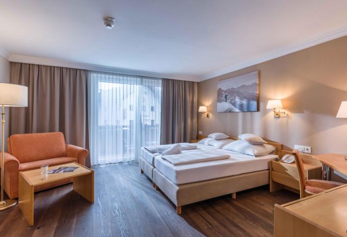 Zimmerbeispiel, Dreibettzimmer Balkon Spieljoch