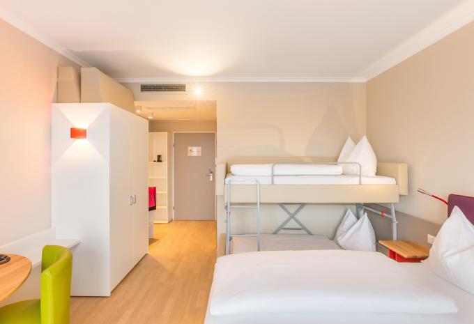 Zimmerbeispiel Familienzimmer Balkon