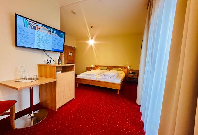 Zimmerbeispiel: Standard Doppelzimmer Balkon Innenhofblick