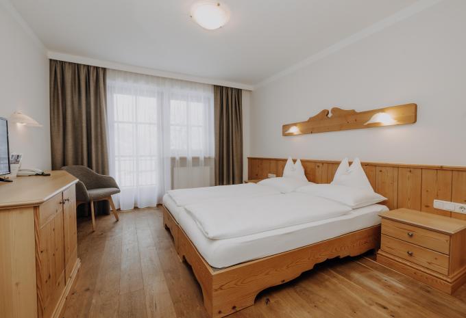 Zimmerbeispiel: Doppelzimmer Klein Terrasse "Landhaus" Nebenhaus