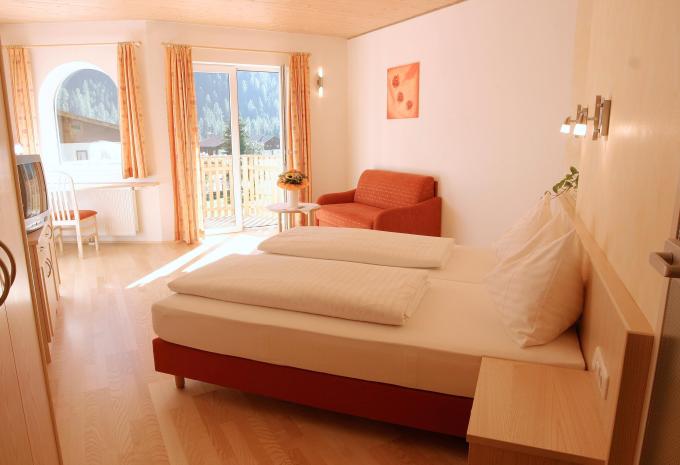 Zimmerbeispiel, Doppelzimmer (DZ) „Wellness Balkon“