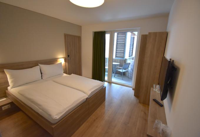 Zimmerbeispiel: Doppelzimmer Balkon Bergseite