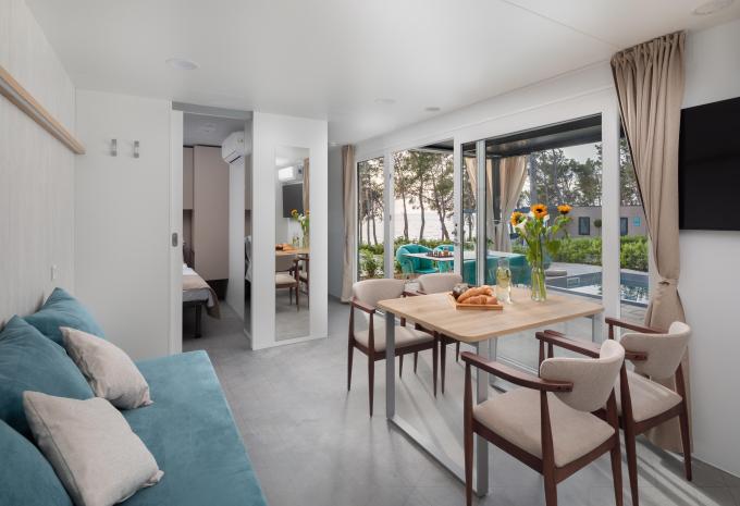 Zimmerbeispiel, Deluxe Ferienhaus privater Pool, Terrasse 'luxury'