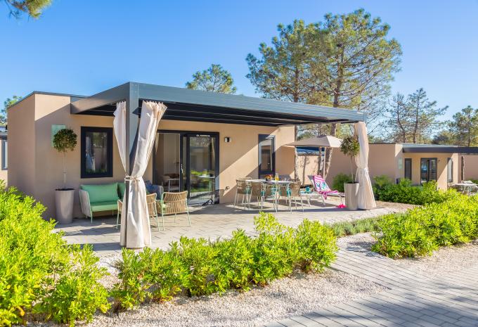 Zimmerbeispiel, Premium Familien Ferienhaus Terrasse